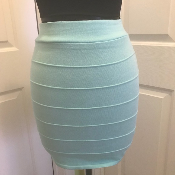 Sexy ribbed mini skirt - Picture 3 of 4